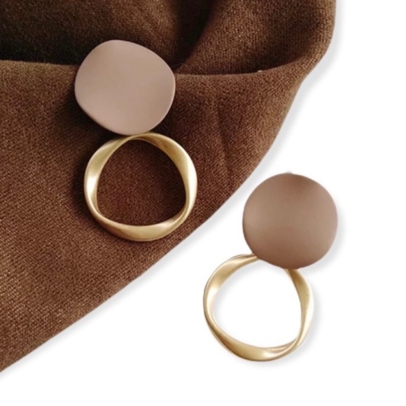 Stunning Hoop Earrings Gold Plated Matte Light Beautiful Brown S925 Silver Post - Picture 4 of 4